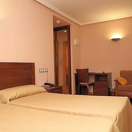 מלון Restaurante Casa Pipo 3*